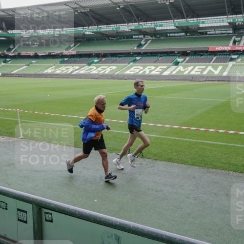 05.10.2025 - 20. swb-Marathon Bremen Michael Burmester http://msf.ph/oto/9268946 05.10.2025 12:36:58 Laufen im Stadion 140, 221, 298, 436, 508, 735, 761, 787, 933, 1088, 1231, 1245, 1418, 1443, 1567, 1616, 1633, 1801, 1849, 1901, 1907, 1912, 2135, 2186, 2268, 3198, 5536, 5625, 8099, 8883, 902, 1212, 1640, 1837, 3891, 7854 meine-sportfotos.de