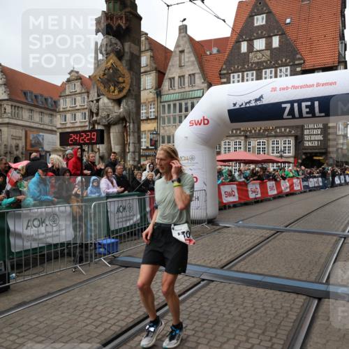 05.10.2025 - 20. swb-Marathon Bremen Yannick Fuchs http://msf.ph/oto/9268949 05.10.2025 12:13:19 Ziel 1301 meine-sportfotos.de