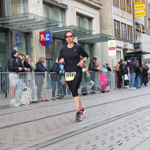 05.10.2025 - 20. swb-Marathon Bremen Strokosch-Dieckow http://msf.ph/oto/9268959 05.10.2025 11:07:15 Ziel 7779, 9306, 9483, 9615, 9780, 10037, 10160, 10223, 10550, 10585, 10650, 10737, 10749, 10776, 10854, 11122, 11159, 11262, 11384, 11529, 11584, 7779, 9306, 9483, 9615, 9780, 10037, 10160, 10223, 10550, 10585, 10650, 10737, 10749, 10776, 10854, 11122, 11159 meine-sportfotos.de