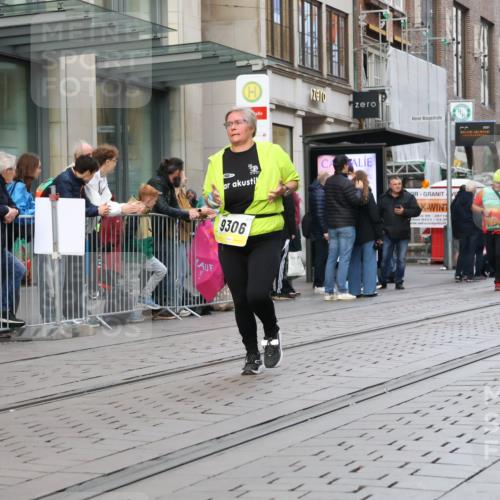 05.10.2025 - 20. swb-Marathon Bremen Strokosch-Dieckow http://msf.ph/oto/9268982 05.10.2025 11:07:18 Ziel 9306, 9483, 9615, 9780, 10037, 10160, 10223, 10550, 10585, 10650, 10737, 10749, 10776, 10854, 11159, 11262, 11384, 11529, 11584, 9306, 9483, 9615, 9780, 10037, 10160, 10223, 10550, 10585, 10650, 10737, 10749, 10776, 10854, 11159 meine-sportfotos.de