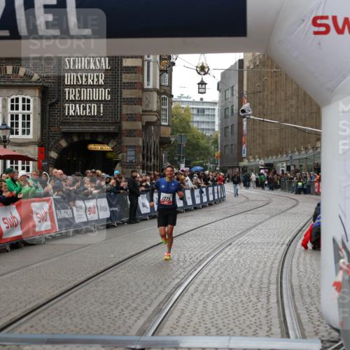 05.10.2025 - 20. swb-Marathon Bremen Yannick Fuchs http://msf.ph/oto/9268985 05.10.2025 12:14:11 Ziel 1779 meine-sportfotos.de