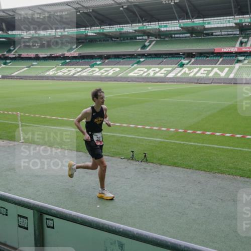05.10.2025 - 20. swb-Marathon Bremen Michael Burmester http://msf.ph/oto/9268986 05.10.2025 12:37:05 Laufen im Stadion 140, 221, 298, 436, 508, 728, 735, 761, 787, 933, 1088, 1245, 1418, 1443, 1567, 1616, 1633, 1801, 1849, 1901, 1907, 1912, 2132, 2135, 2186, 2268, 5536, 5625, 8099, 8883, 902, 1212, 1231, 1640, 3198, 3891, 7854 meine-sportfotos.de