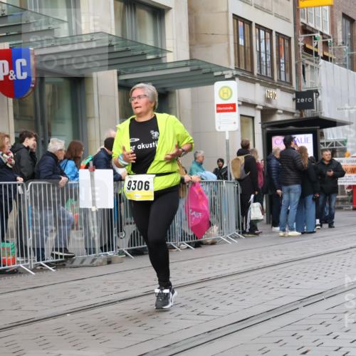 05.10.2025 - 20. swb-Marathon Bremen Strokosch-Dieckow http://msf.ph/oto/9269005 05.10.2025 11:07:19 Ziel 9306, 9483, 9615, 9780, 10037, 10160, 10223, 10550, 10585, 10650, 10737, 10749, 10776, 10854, 11159, 11262, 11384, 11529, 11584, 9306, 9483, 9615, 9780, 10037, 10160, 10223, 10550, 10585, 10650, 10737, 10749, 10776, 10854, 11159 meine-sportfotos.de