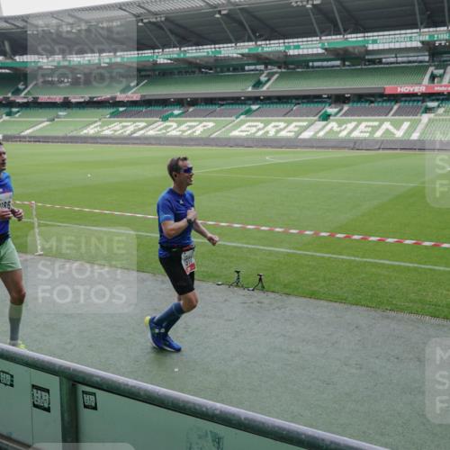 05.10.2025 - 20. swb-Marathon Bremen Michael Burmester http://msf.ph/oto/9269007 05.10.2025 12:37:07 Laufen im Stadion 140, 221, 298, 436, 508, 728, 735, 761, 787, 933, 1088, 1245, 1418, 1443, 1567, 1616, 1633, 1801, 1849, 1901, 1907, 1912, 2132, 2135, 2186, 2268, 5536, 5582, 5625, 7266, 8099, 8883, 1212, 1231, 3198, 3891 meine-sportfotos.de
