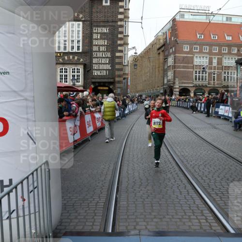 05.10.2025 - 20. swb-Marathon Bremen Yannick Fuchs http://msf.ph/oto/9269011 05.10.2025 10:52:32 Ziel 9172, 9584, 9987, 10241, 10507, 10719, 11128, 11528, 11665 meine-sportfotos.de