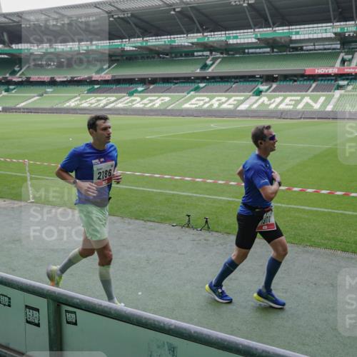 05.10.2025 - 20. swb-Marathon Bremen Michael Burmester http://msf.ph/oto/9269030 05.10.2025 12:37:07 Laufen im Stadion 140, 221, 298, 436, 508, 728, 735, 761, 787, 933, 1088, 1245, 1418, 1443, 1567, 1616, 1633, 1801, 1849, 1901, 1907, 1912, 2132, 2135, 2186, 2268, 5536, 5582, 5625, 7266, 8099, 8883, 1212, 1231, 3198, 3891 meine-sportfotos.de