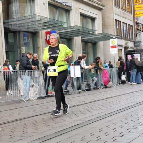 05.10.2025 - 20. swb-Marathon Bremen Strokosch-Dieckow http://msf.ph/oto/9269042 05.10.2025 11:07:20 Ziel 9306, 9615, 9780, 10037, 10223, 10550, 10585, 10650, 10749, 10776, 10854, 11159, 11262, 11384, 11529, 11584, 9306, 9615, 9780, 10037, 10223, 10550, 10585, 10650, 10749, 10776, 10854, 11159 meine-sportfotos.de