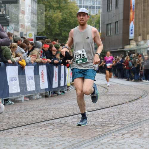 05.10.2025 - 20. swb-Marathon Bremen Strokosch-Dieckow http://msf.ph/oto/9269044 05.10.2025 13:00:45 Ziel 965, 3251, 5014, 7373, 9130 meine-sportfotos.de
