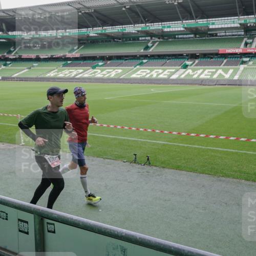 05.10.2025 - 20. swb-Marathon Bremen Michael Burmester http://msf.ph/oto/9269047 05.10.2025 12:37:10 Laufen im Stadion 140, 221, 298, 436, 508, 728, 735, 787, 933, 1088, 1245, 1418, 1443, 1567, 1616, 1633, 1801, 1849, 1901, 1907, 1912, 2132, 2135, 2186, 2268, 5536, 5582, 5625, 7266, 8099, 8883, 761, 1212, 1231, 3198 meine-sportfotos.de