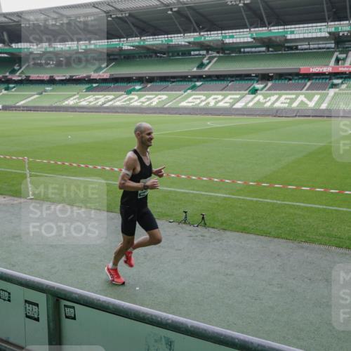 05.10.2025 - 20. swb-Marathon Bremen Michael Burmester http://msf.ph/oto/9269062 05.10.2025 12:37:14 Laufen im Stadion 140, 221, 436, 508, 728, 787, 933, 1088, 1245, 1418, 1443, 1567, 1616, 1633, 1801, 1849, 1901, 1907, 1912, 2132, 2135, 2186, 2268, 5423, 5536, 5582, 5625, 7266, 8099, 8883, 9080, 298, 735, 761, 1231, 3198, 8099 meine-sportfotos.de