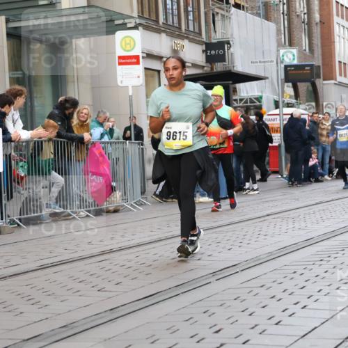 05.10.2025 - 20. swb-Marathon Bremen Strokosch-Dieckow http://msf.ph/oto/9269064 05.10.2025 11:07:22 Ziel 9306, 9615, 9780, 10037, 10550, 10585, 10650, 10749, 10776, 11159, 11584, 9306, 9615, 9780, 10037, 10550, 10585, 10650, 10749, 10776, 11159 meine-sportfotos.de