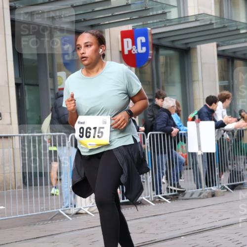 05.10.2025 - 20. swb-Marathon Bremen Strokosch-Dieckow http://msf.ph/oto/9269090 05.10.2025 11:07:24 Ziel 9212, 9306, 9615, 10135, 10366, 10550, 10585, 10650, 10749, 10776, 11584, 9212, 9306, 9615, 10135, 10366, 10550, 10585, 10650, 10749, 10776 meine-sportfotos.de