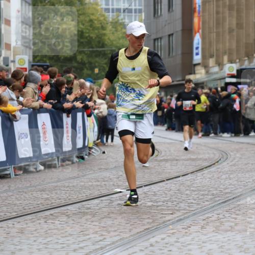 05.10.2025 - 20. swb-Marathon Bremen Strokosch-Dieckow http://msf.ph/oto/9269096 05.10.2025 13:00:50 Ziel 1645, 9130 meine-sportfotos.de