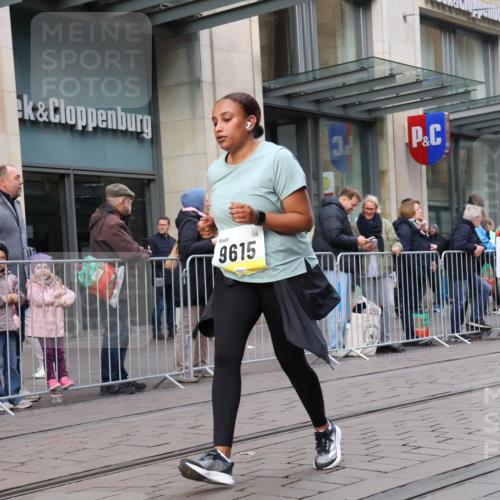 05.10.2025 - 20. swb-Marathon Bremen Strokosch-Dieckow http://msf.ph/oto/9269101 05.10.2025 11:07:24 Ziel 9212, 9306, 9615, 10135, 10366, 10550, 10585, 10650, 10749, 10776, 11584, 9212, 9306, 9615, 10135, 10366, 10550, 10585, 10650, 10749, 10776 meine-sportfotos.de