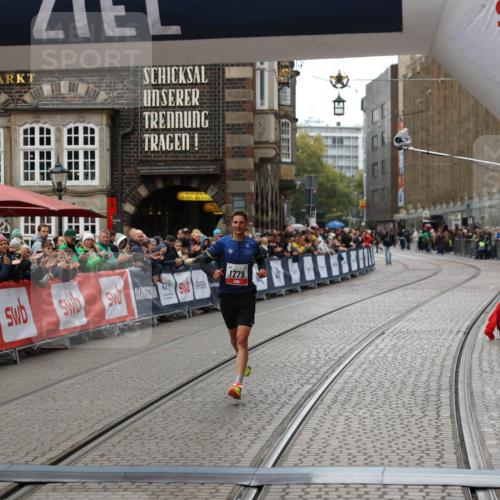 05.10.2025 - 20. swb-Marathon Bremen Yannick Fuchs http://msf.ph/oto/9269103 05.10.2025 12:14:13 Ziel 1779 meine-sportfotos.de