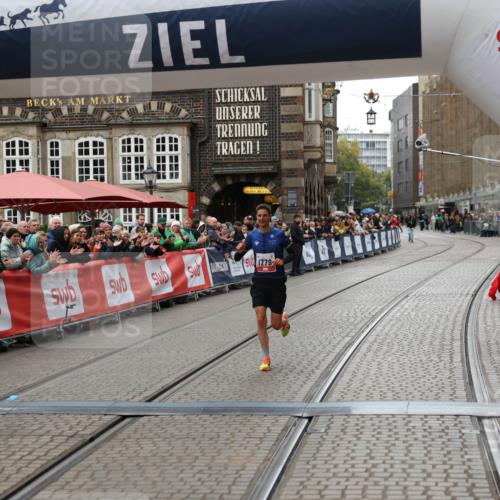 05.10.2025 - 20. swb-Marathon Bremen Yannick Fuchs http://msf.ph/oto/9269110 05.10.2025 12:14:13 Ziel 1779 meine-sportfotos.de