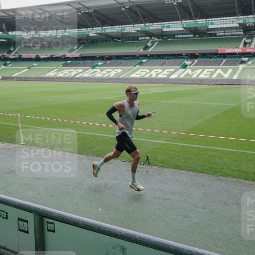 05.10.2025 - 20. swb-Marathon Bremen Michael Burmester http://msf.ph/oto/9269118 05.10.2025 12:37:17 Laufen im Stadion 140, 221, 436, 508, 728, 787, 933, 1088, 1245, 1418, 1443, 1567, 1616, 1633, 1801, 1849, 1901, 1907, 1912, 2132, 2135, 2186, 2268, 5423, 5536, 5582, 5625, 7266, 8883, 9080, 298, 735, 761, 1231, 3198, 8099 meine-sportfotos.de