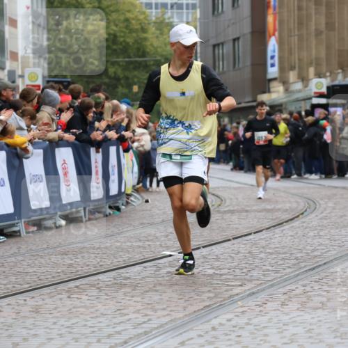 05.10.2025 - 20. swb-Marathon Bremen Strokosch-Dieckow http://msf.ph/oto/9269122 05.10.2025 13:00:50 Ziel 1645, 9130 meine-sportfotos.de