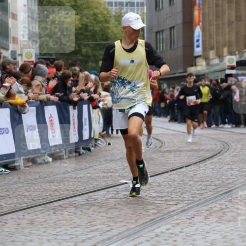 05.10.2025 - 20. swb-Marathon Bremen Strokosch-Dieckow http://msf.ph/oto/9269141 05.10.2025 13:00:51 Ziel 1645, 9130 meine-sportfotos.de