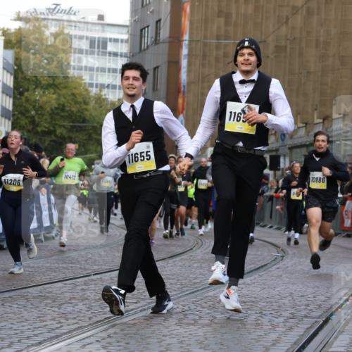 05.10.2025 - 20. swb-Marathon Bremen Strokosch-Dieckow http://msf.ph/oto/9269161 05.10.2025 11:09:42 Ziel 9001, 9538, 9731, 9732, 9887, 10245, 10316, 10412, 10672, 10881, 10886, 11206, 11407, 11654, 11655, 11664 meine-sportfotos.de