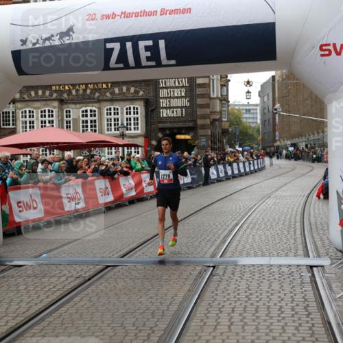 05.10.2025 - 20. swb-Marathon Bremen Yannick Fuchs http://msf.ph/oto/9269162 05.10.2025 12:14:14 Ziel 1779 meine-sportfotos.de