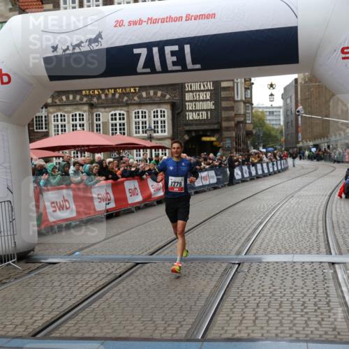 05.10.2025 - 20. swb-Marathon Bremen Yannick Fuchs http://msf.ph/oto/9269183 05.10.2025 12:14:14 Ziel 1779 meine-sportfotos.de
