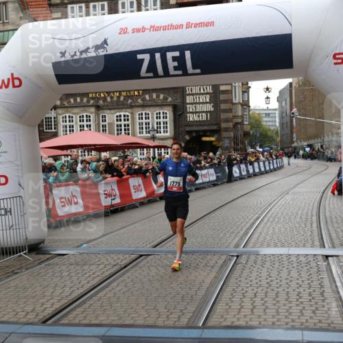 05.10.2025 - 20. swb-Marathon Bremen Yannick Fuchs http://msf.ph/oto/9269190 05.10.2025 12:14:14 Ziel 1779 meine-sportfotos.de
