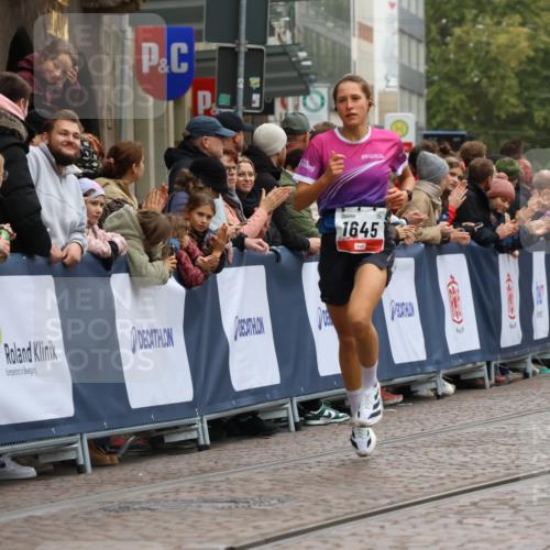 05.10.2025 - 20. swb-Marathon Bremen Strokosch-Dieckow http://msf.ph/oto/9269195 05.10.2025 13:00:54 Ziel 1645, 9130 meine-sportfotos.de