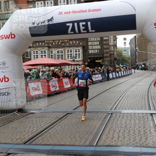 05.10.2025 - 20. swb-Marathon Bremen Yannick Fuchs http://msf.ph/oto/9269205 05.10.2025 12:14:14 Ziel 1779 meine-sportfotos.de