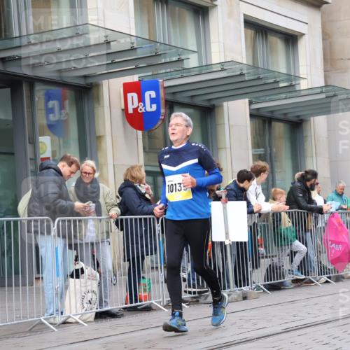 05.10.2025 - 20. swb-Marathon Bremen Strokosch-Dieckow http://msf.ph/oto/9269207 05.10.2025 11:07:30 Ziel 8123, 9212, 9306, 9615, 10135, 10365, 10366, 10550, 10650, 10706, 10782, 10783, 11490, 11677, 8123, 9212, 9306, 9615, 10135, 10365, 10366, 10550, 10650, 10706, 10782, 10783, 11490, 11677 meine-sportfotos.de