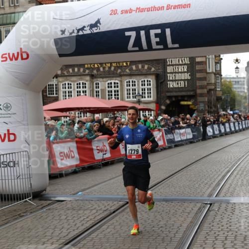 05.10.2025 - 20. swb-Marathon Bremen Yannick Fuchs http://msf.ph/oto/9269226 05.10.2025 12:14:14 Ziel 1779 meine-sportfotos.de