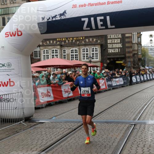 05.10.2025 - 20. swb-Marathon Bremen Yannick Fuchs http://msf.ph/oto/9269237 05.10.2025 12:14:14 Ziel 1779 meine-sportfotos.de