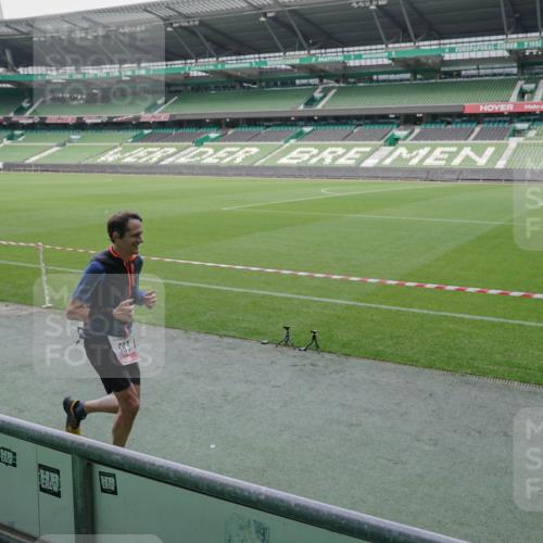 05.10.2025 - 20. swb-Marathon Bremen Michael Burmester http://msf.ph/oto/9269243 05.10.2025 12:38:10 Laufen im Stadion 57, 383, 481, 1005, 1058, 1379, 1833, 2168, 5423, 9080, 221, 728, 1567, 1801, 1901, 2132, 5582, 7266 meine-sportfotos.de