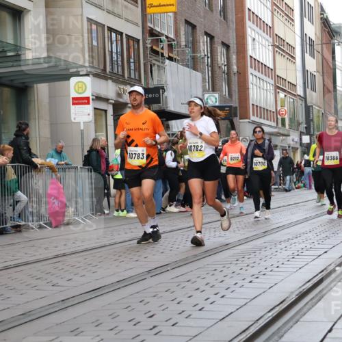 05.10.2025 - 20. swb-Marathon Bremen Strokosch-Dieckow http://msf.ph/oto/9269259 05.10.2025 11:07:34 Ziel 8123, 9212, 9557, 9615, 10135, 10365, 10366, 10550, 10706, 10782, 10783, 11490, 11677, 8123, 9212, 9557, 9615, 10135, 10365, 10366, 10550, 10706, 10782, 10783, 11490, 11677 meine-sportfotos.de