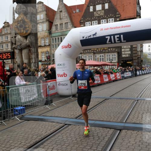 05.10.2025 - 20. swb-Marathon Bremen Yannick Fuchs http://msf.ph/oto/9269269 05.10.2025 12:14:15 Ziel 1779 meine-sportfotos.de