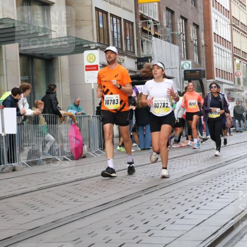 05.10.2025 - 20. swb-Marathon Bremen Strokosch-Dieckow http://msf.ph/oto/9269273 05.10.2025 11:07:35 Ziel 8123, 9212, 9557, 9615, 10135, 10365, 10366, 10550, 10706, 10782, 10783, 11490, 11677, 8123, 9212, 9557, 9615, 10135, 10365, 10366, 10550, 10706, 10782, 10783, 11490, 11677 meine-sportfotos.de