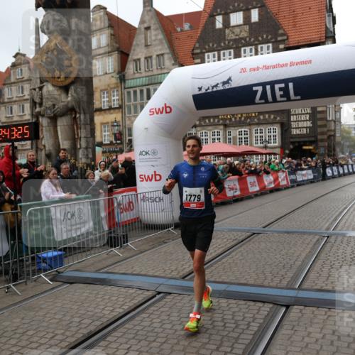 05.10.2025 - 20. swb-Marathon Bremen Yannick Fuchs http://msf.ph/oto/9269279 05.10.2025 12:14:15 Ziel 1779 meine-sportfotos.de