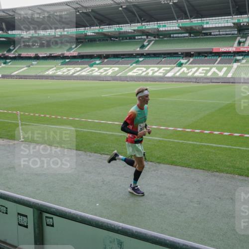 05.10.2025 - 20. swb-Marathon Bremen Michael Burmester http://msf.ph/oto/9269286 05.10.2025 12:38:32 Laufen im Stadion 193, 383, 1005, 1058, 1379, 1520, 1833, 3975, 57, 481, 2168, 5423, 9080 meine-sportfotos.de