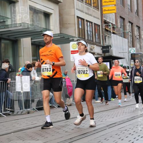 05.10.2025 - 20. swb-Marathon Bremen Strokosch-Dieckow http://msf.ph/oto/9269299 05.10.2025 11:07:36 Ziel 8123, 9212, 9557, 9615, 9617, 10135, 10365, 10366, 10550, 10706, 10782, 10783, 11309, 11490, 11677, 8123, 9212, 9557, 9615, 9617, 10135, 10365, 10366, 10550, 10706, 10782, 10783, 11309, 11490, 11677 meine-sportfotos.de