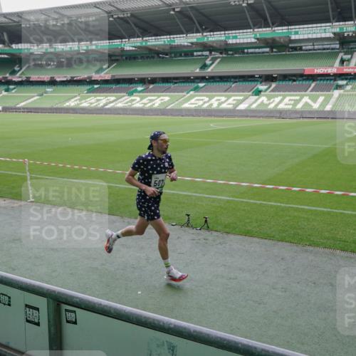 05.10.2025 - 20. swb-Marathon Bremen Michael Burmester http://msf.ph/oto/9269305 05.10.2025 12:38:44 Laufen im Stadion 193, 383, 685, 1005, 1329, 1352, 1379, 1520, 1833, 2940, 3975, 5074, 6541, 7999, 8341, 1058, 2168 meine-sportfotos.de