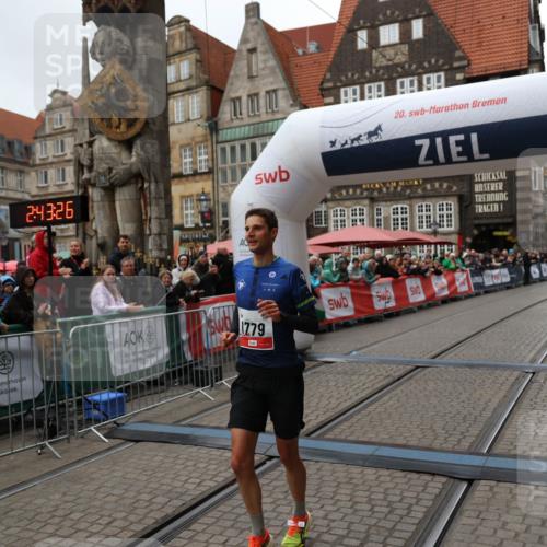 05.10.2025 - 20. swb-Marathon Bremen Yannick Fuchs http://msf.ph/oto/9269312 05.10.2025 12:14:16 Ziel 1779 meine-sportfotos.de
