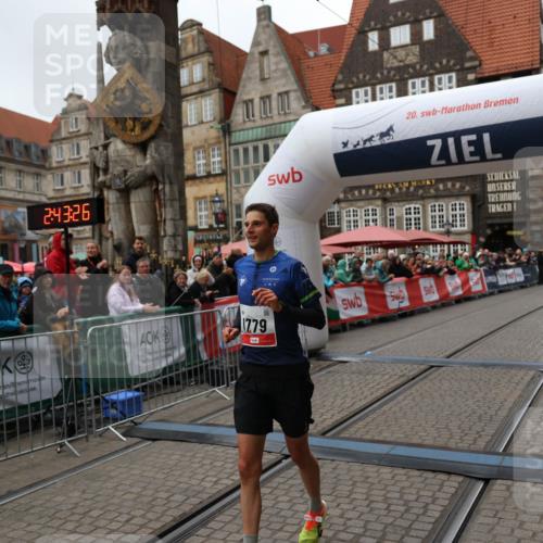 05.10.2025 - 20. swb-Marathon Bremen Yannick Fuchs http://msf.ph/oto/9269317 05.10.2025 12:14:16 Ziel 1779 meine-sportfotos.de