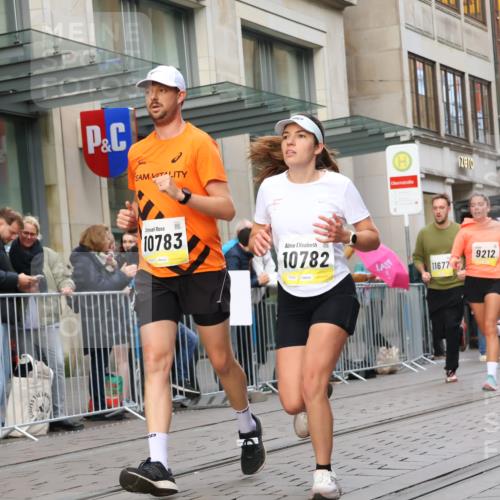 05.10.2025 - 20. swb-Marathon Bremen Strokosch-Dieckow http://msf.ph/oto/9269322 05.10.2025 11:07:36 Ziel 8123, 9212, 9557, 9615, 9617, 10135, 10365, 10366, 10550, 10706, 10782, 10783, 11309, 11490, 11677, 8123, 9212, 9557, 9615, 9617, 10135, 10365, 10366, 10550, 10706, 10782, 10783, 11309, 11490, 11677 meine-sportfotos.de