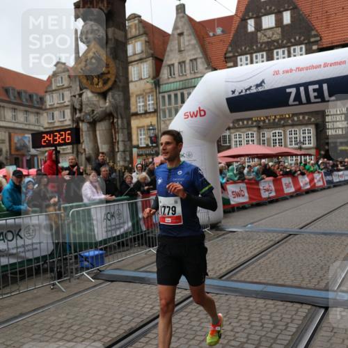 05.10.2025 - 20. swb-Marathon Bremen Yannick Fuchs http://msf.ph/oto/9269323 05.10.2025 12:14:16 Ziel 1779 meine-sportfotos.de