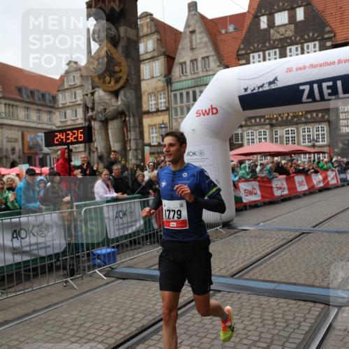 05.10.2025 - 20. swb-Marathon Bremen Yannick Fuchs http://msf.ph/oto/9269333 05.10.2025 12:14:16 Ziel 1779 meine-sportfotos.de