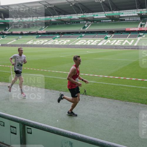 05.10.2025 - 20. swb-Marathon Bremen Michael Burmester http://msf.ph/oto/9269336 05.10.2025 12:38:45 Laufen im Stadion 193, 383, 685, 1005, 1329, 1352, 1379, 1520, 1833, 2940, 3975, 5074, 6541, 7999, 8341, 1058 meine-sportfotos.de