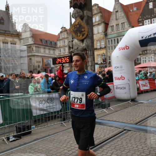 05.10.2025 - 20. swb-Marathon Bremen Yannick Fuchs http://msf.ph/oto/9269340 05.10.2025 12:14:16 Ziel 1779 meine-sportfotos.de