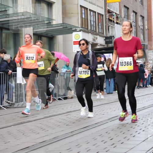 05.10.2025 - 20. swb-Marathon Bremen Strokosch-Dieckow http://msf.ph/oto/9269347 05.10.2025 11:07:38 Ziel 8123, 9212, 9557, 9599, 9615, 9617, 9874, 10125, 10135, 10365, 10366, 10706, 10782, 10783, 11309, 11490, 11677, 8123, 9212, 9557, 9599, 9615, 9617, 9874, 10125, 10135, 10365, 10366, 10706, 10782, 10783, 11309, 11490, 11677 meine-sportfotos.de