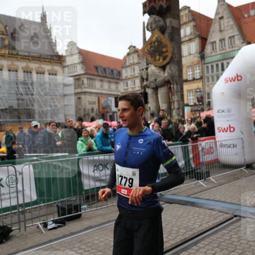 05.10.2025 - 20. swb-Marathon Bremen Yannick Fuchs http://msf.ph/oto/9269366 05.10.2025 12:14:16 Ziel 1779 meine-sportfotos.de