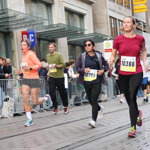 05.10.2025 - 20. swb-Marathon Bremen Strokosch-Dieckow http://msf.ph/oto/9269370 05.10.2025 11:07:38 Ziel 8123, 9212, 9557, 9599, 9615, 9617, 9874, 10125, 10135, 10365, 10366, 10706, 10782, 10783, 11309, 11490, 11677, 8123, 9212, 9557, 9599, 9615, 9617, 9874, 10125, 10135, 10365, 10366, 10706, 10782, 10783, 11309, 11490, 11677 meine-sportfotos.de